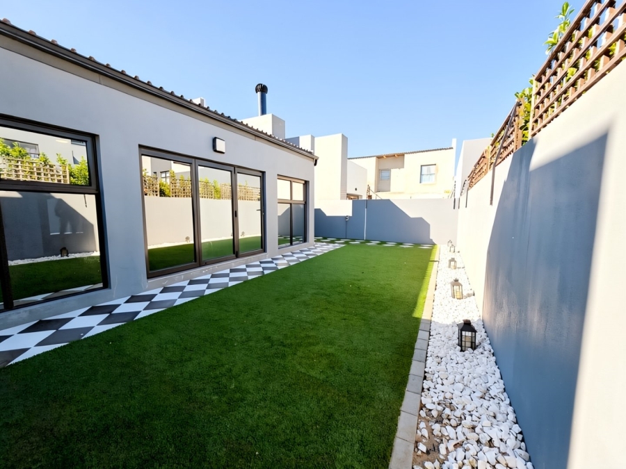 To Let 3 Bedroom Property for Rent in Sandown Western Cape
